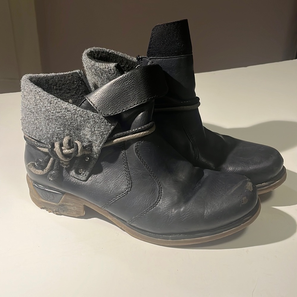 Reiker black boots